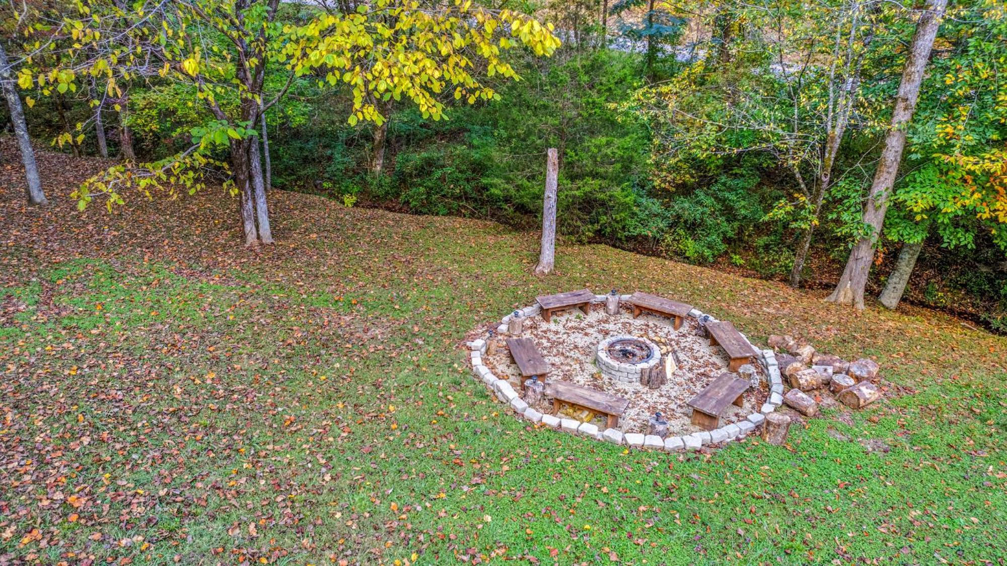 Relaxation Retreat - Pickleball Cabin - Wi-Fi, Fire Pit With Bar, Game Room, Hot Tub, Pool Access - Mins To Pf Sevierville Exteriér fotografie