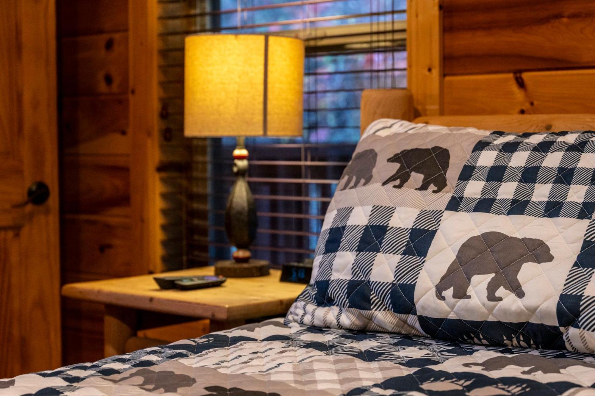 Relaxation Retreat - Pickleball Cabin - Wi-Fi, Fire Pit With Bar, Game Room, Hot Tub, Pool Access - Mins To Pf Sevierville Exteriér fotografie